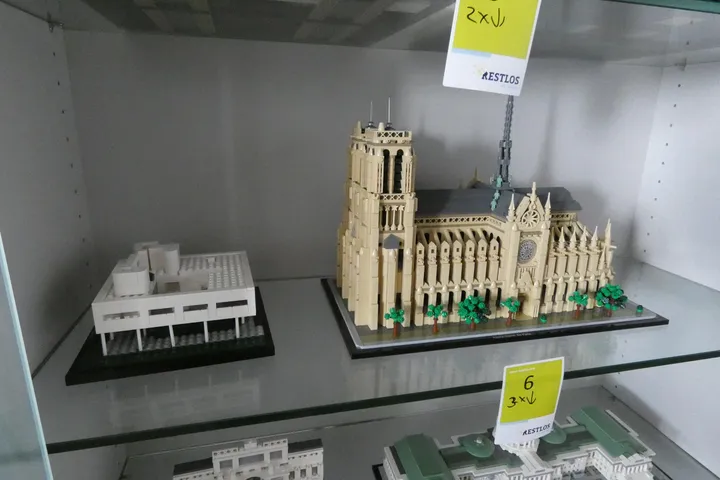 2x LEGO Architecture Modell